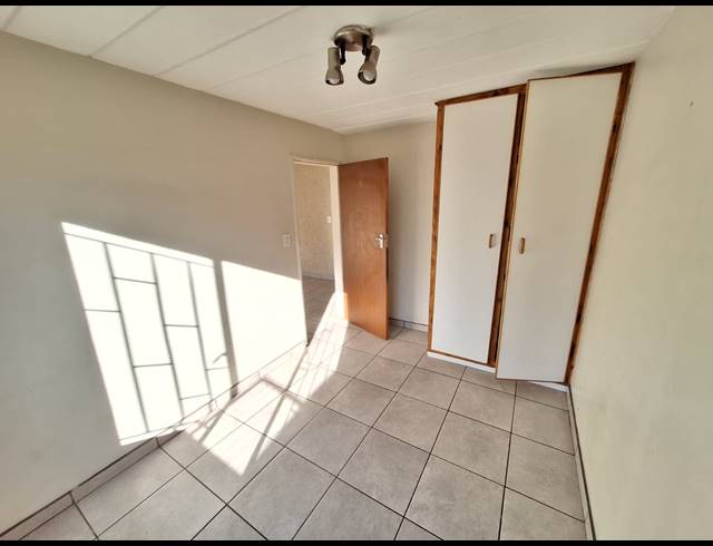 3 BEDROOM TOWNHOUSE FOR SALE IN VANDERBIJLPARK SE 3